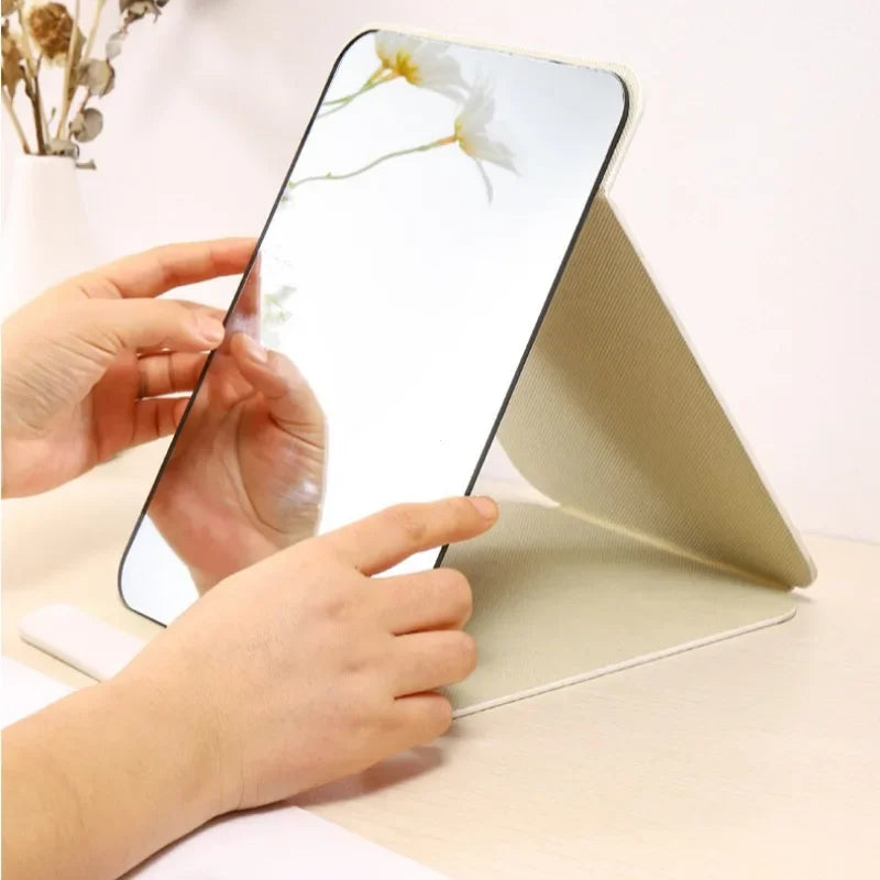 Specchio Vanity Classic elegante e compatto con illuminazione regolabile